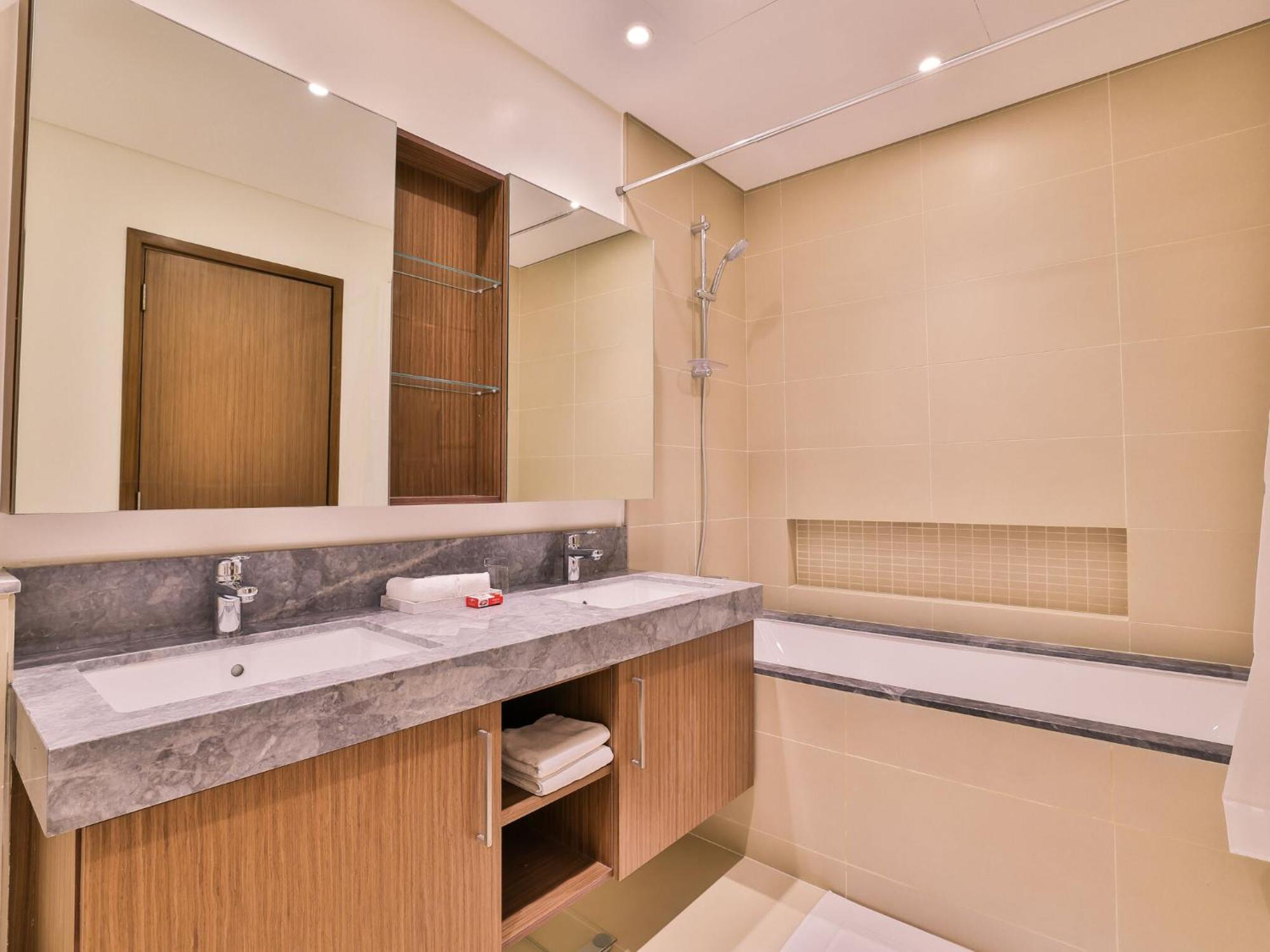 Luxurious Apartments Dubai Marina Views Pool Gym By Sojo Stay Extérieur photo