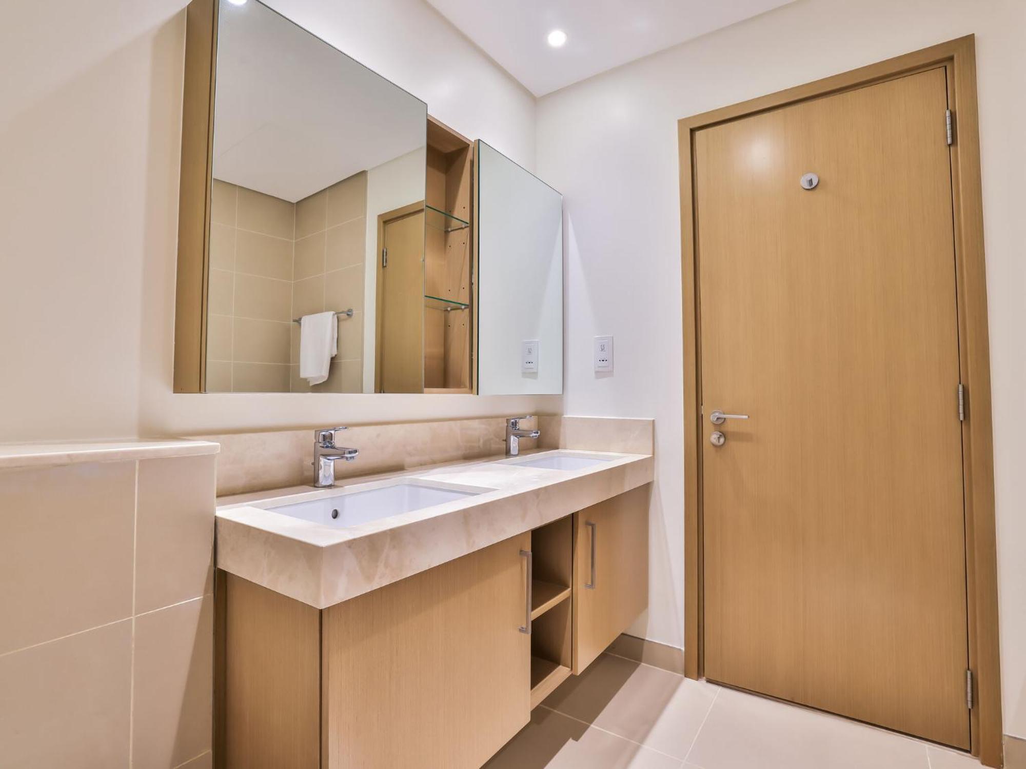 Luxurious Apartments Dubai Marina Views Pool Gym By Sojo Stay Extérieur photo
