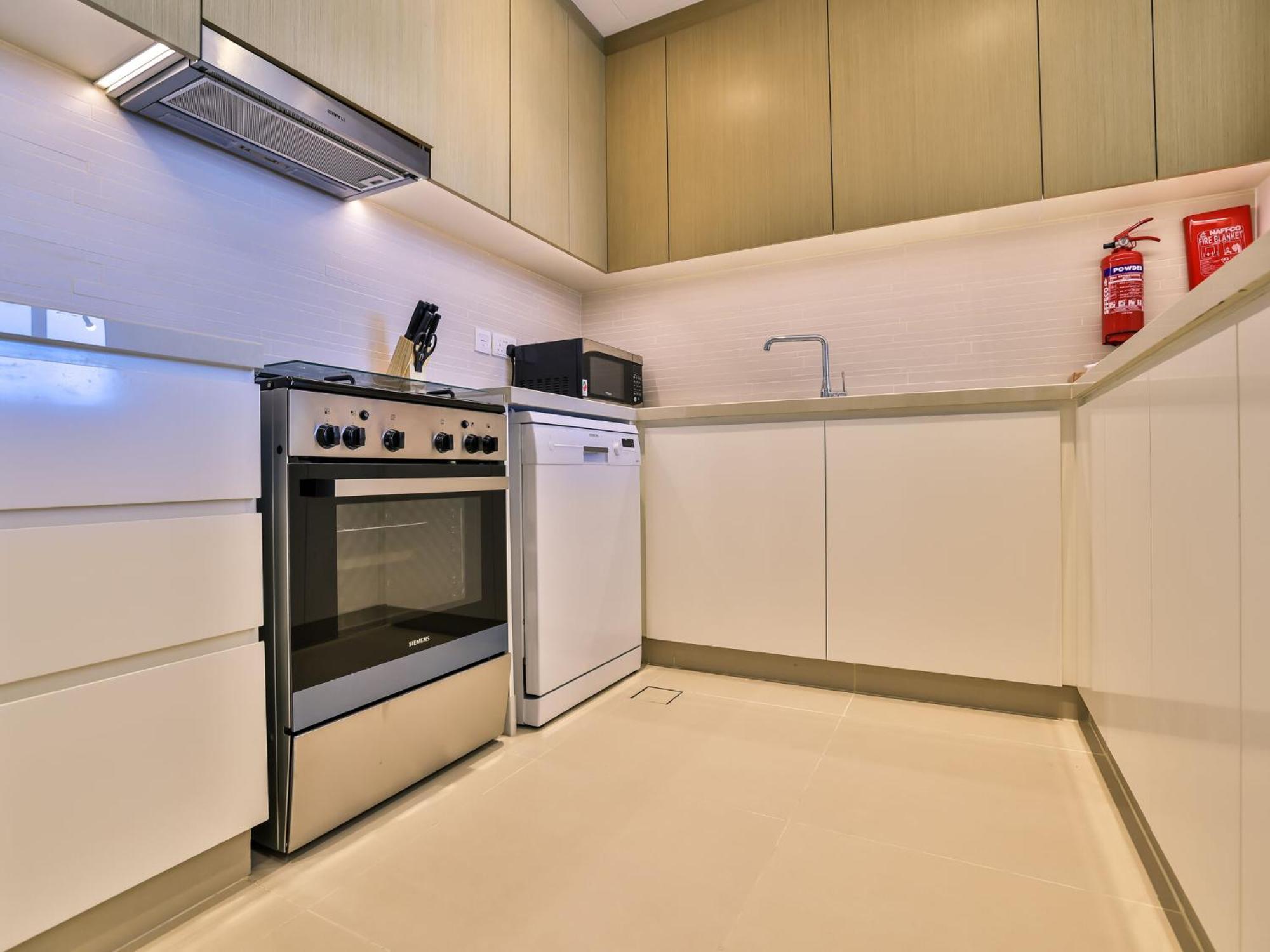 Luxurious Apartments Dubai Marina Views Pool Gym By Sojo Stay Extérieur photo